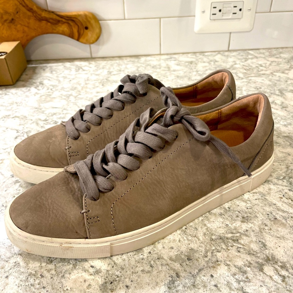 These are women’s size 9 Ivy Low Lace shoe